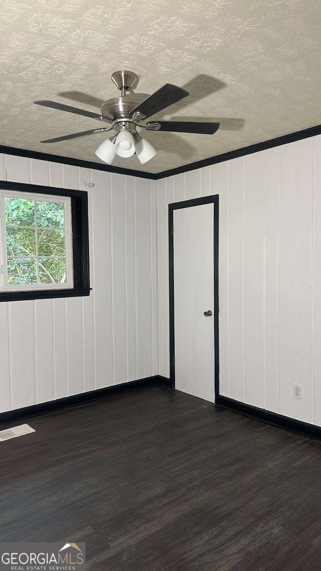 2812 Maple Rd SE, Rome, GA 30161 - empty room with a textured ceiling, dark wood-type flooring, a ceiling fan, and baseboards