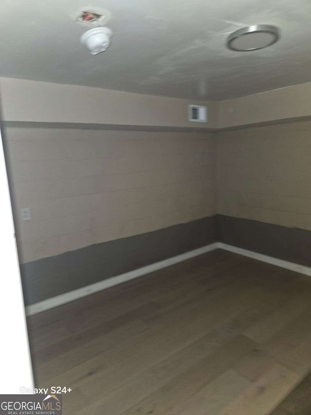 2812 Maple Rd SE, Rome, GA 30161 - spare room featuring wood finished floors