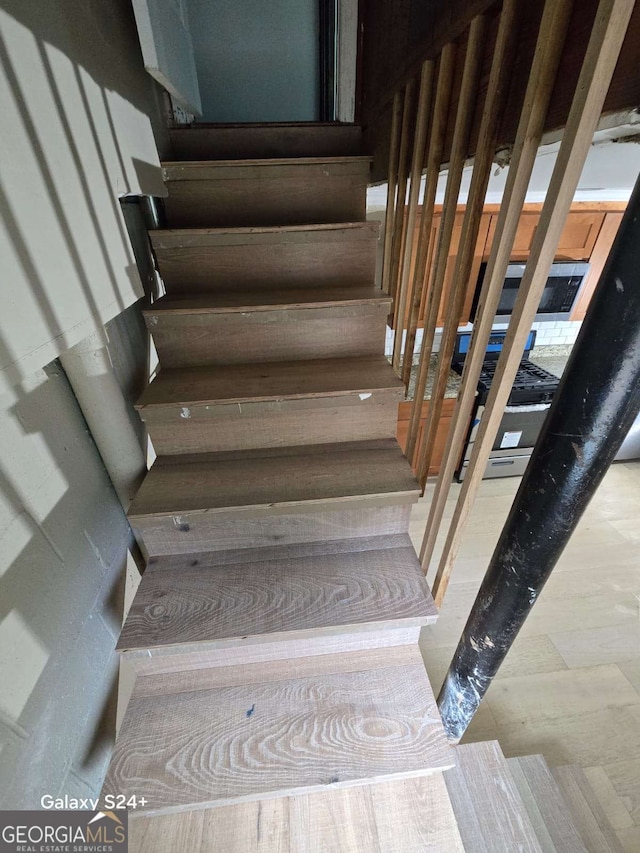 2812 Maple Rd SE, Rome, GA 30161 - view of stairs
