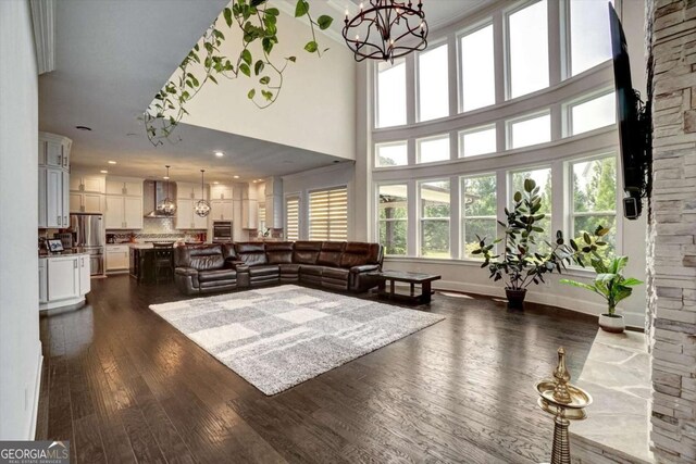 1835 Henley Way, Alpharetta, GA 30009 - living room featuring a chandelier, dark wood finished floors, a high ceiling, baseboards, and recessed lighting