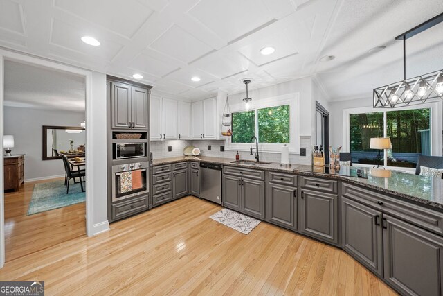 545 Matterhorn Way, Alpharetta, GA 30022 - kitchen featuring appliances with stainless steel finishes, gray cabinets, a sink, light wood-type flooring, and recessed lighting