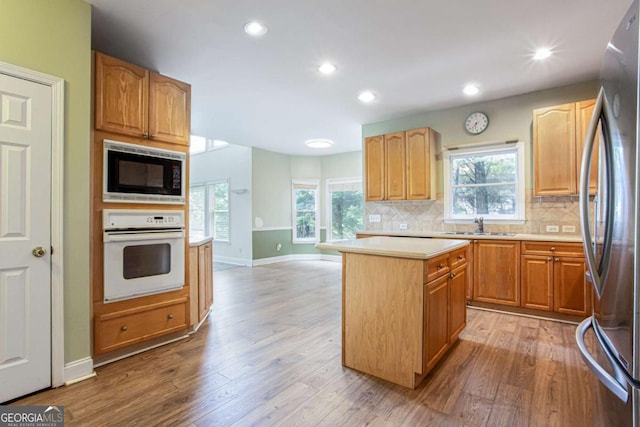 4045 Hillcrest View Ct, Suwanee, GA 30024 - kitchen featuring white oven, black microwave, light wood finished floors, a sink, and recessed lighting