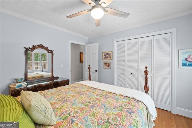 226 Nacoochee Dr, Woodstock, GA 30188 - bedroom featuring a closet, light wood-style flooring, crown molding, a ceiling fan, and a textured ceiling