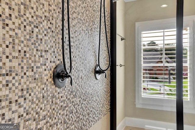 2450 Weber Heights Way, Buford, GA 30519 - detailed view of tiled shower