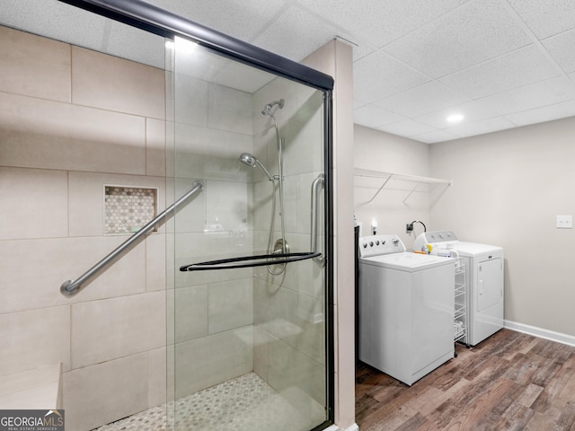 507 N Green Cir, Mcdonough, GA 30252 - full bath featuring wood finished floors, washing machine and clothes dryer, a shower stall, baseboards, and recessed lighting