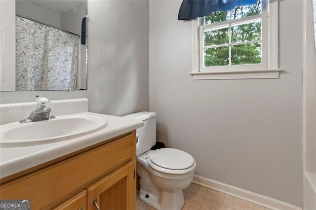 233 Oakridge Dr, Cartersville, GA 30121 - full bathroom featuring baseboards, vanity, toilet, and a shower with shower curtain
