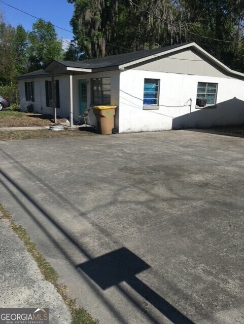 2214 Shell Rd, Savannah, GA 31404 - view of front of home