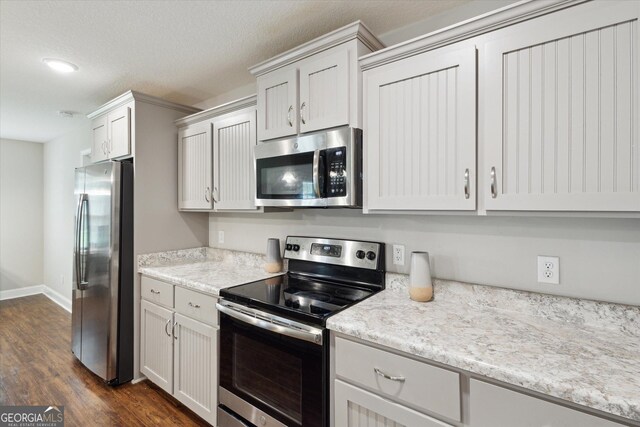 178 Stonebrook Way, Statesboro, GA 30458 - kitchen with stainless steel appliances, dark wood finished floors, baseboards, and recessed lighting