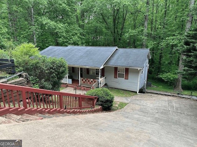 6305 Eidson Dr, Cumming, GA 30041 - view of front facade with covered porch and a forest view