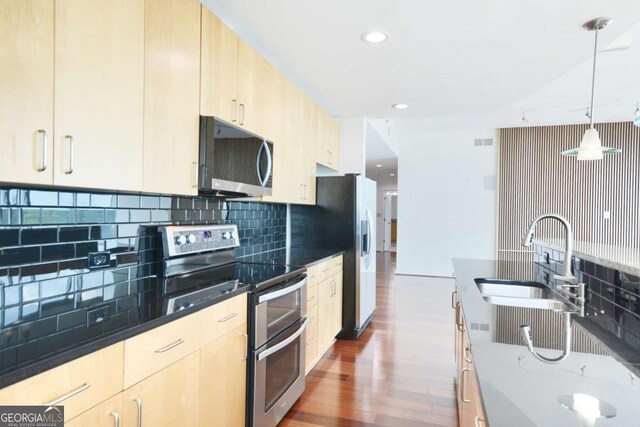 361 17th St NW Unit 1702, Atlanta, GA 30363 - kitchen featuring appliances with stainless steel finishes, a sink, light brown cabinetry, decorative backsplash, and dark wood-type flooring