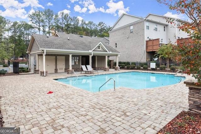 4012 Townsend Ln, Dunwoody, GA 30346 - community pool with a patio