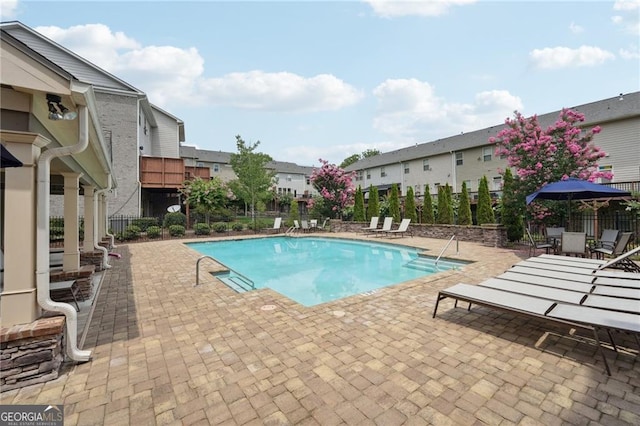 4012 Townsend Ln, Dunwoody, GA 30346 - community pool featuring a patio area and a residential view