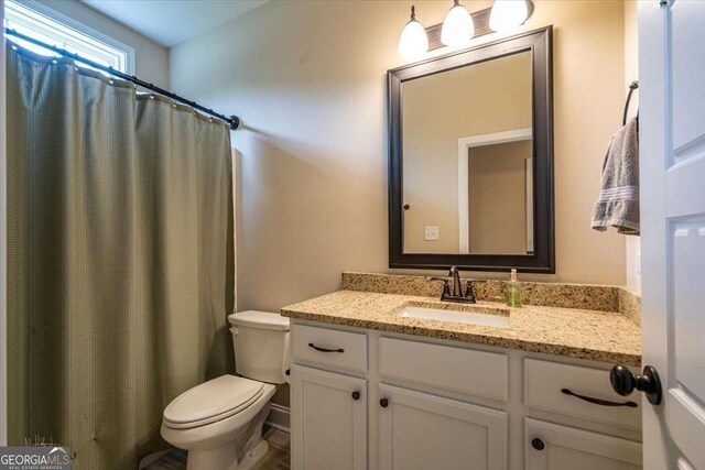 255 Solihull Ln, Athens, GA 30605 - full bath featuring toilet, vanity, and curtained shower