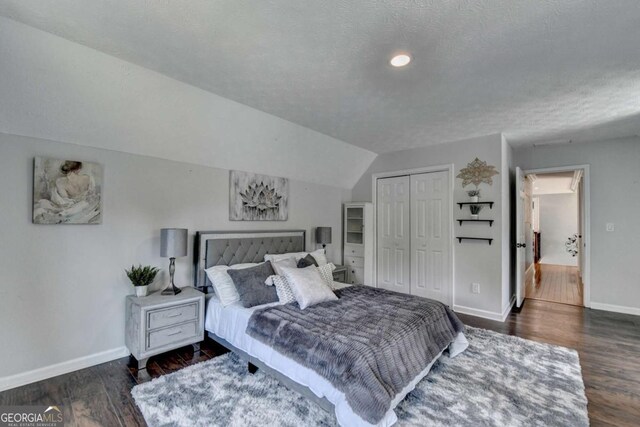 3085 Saint Andrews Dr, Duluth, GA 30096 - bedroom featuring baseboards, wood finished floors, a closet, lofted ceiling, and recessed lighting