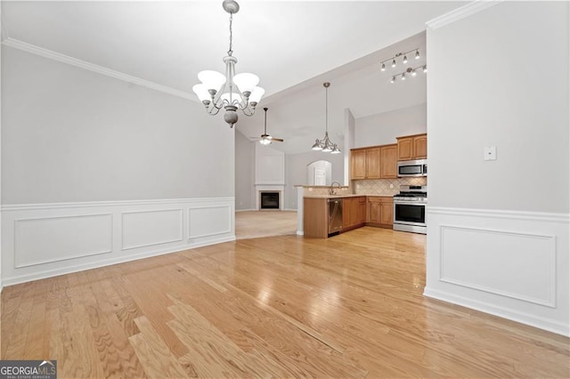 607 Little Shoals Ct, Canton, GA 30115 - kitchen with stainless steel appliances, open floor plan, a chandelier, ceiling fan, and decorative backsplash