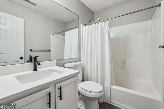 2657 Albion Farm Way, Duluth, GA 30097 - bathroom featuring toilet, vanity, shower / bath combination with curtain, and a textured ceiling