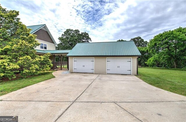 141 Holcomb Spur NW, Adairsville, GA 30103 - garage featuring concrete driveway and covered porch