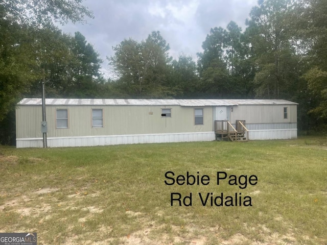 000375 Brooks Kirkland Rd, Vidalia, GA 30474 - back of house featuring a lawn and view of wooded area