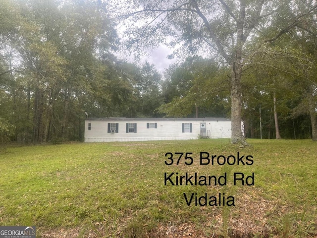 000375 Brooks Kirkland Rd, Vidalia, GA 30474 - view of front of property with a front lawn