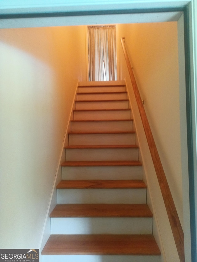 130 Burnt Hickory Ln, Calhoun, GA 30701 - view of stairway