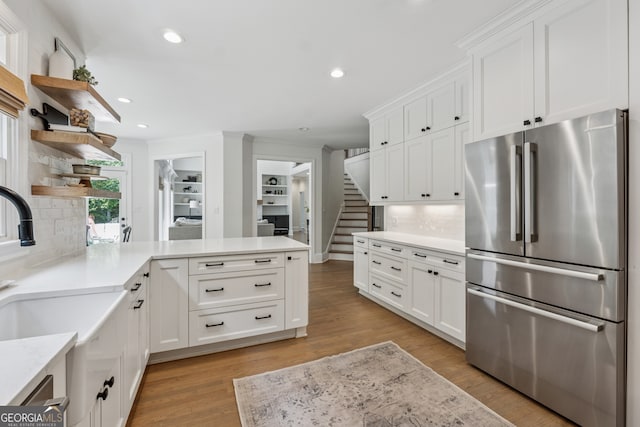 712 Brookshade Pkwy, Alpharetta, GA 30004 - kitchen featuring freestanding refrigerator, decorative backsplash, light wood finished floors, a sink, and white cabinets