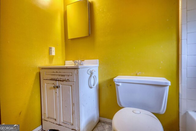 749 Dogwood Dr, Lawrenceville, GA 30046 - full bathroom featuring toilet, vanity, baseboards, and a bath