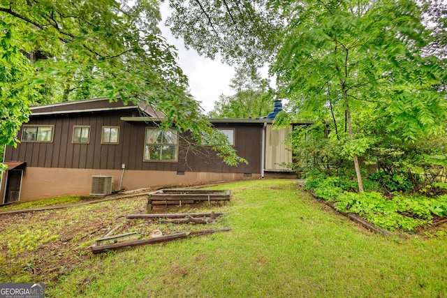 749 Dogwood Dr, Lawrenceville, GA 30046 - view of grassy yard featuring cooling unit and a garden