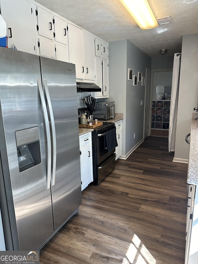 517 Pebble Pt, Loganville, GA 30052 - kitchen featuring stainless steel appliances, white cabinetry, dark wood-style flooring, under cabinet range hood, and a textured ceiling
