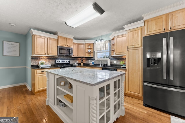 8958 Bill Savage Rd, Lula, GA 30554 - kitchen with open shelves, stainless steel appliances, decorative backsplash, light wood-style flooring, and a center island