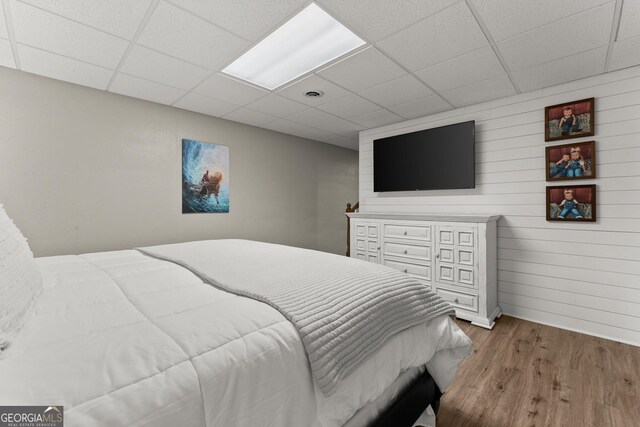 8958 Bill Savage Rd, Lula, GA 30554 - bedroom featuring wood finished floors and a drop ceiling