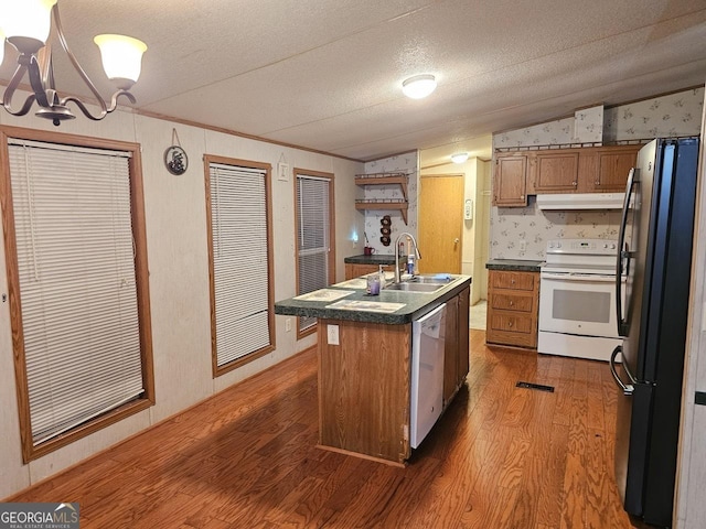 136 Hickory Hl, Anniston, AL 36206 - kitchen with white appliances, under cabinet range hood, a sink, dark wood-style flooring, and dark countertops
