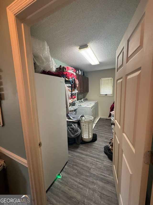 114 Van Dr, Kathleen, GA 31047 - laundry room featuring independent washer and dryer, dark wood finished floors, cabinet space, and a textured ceiling