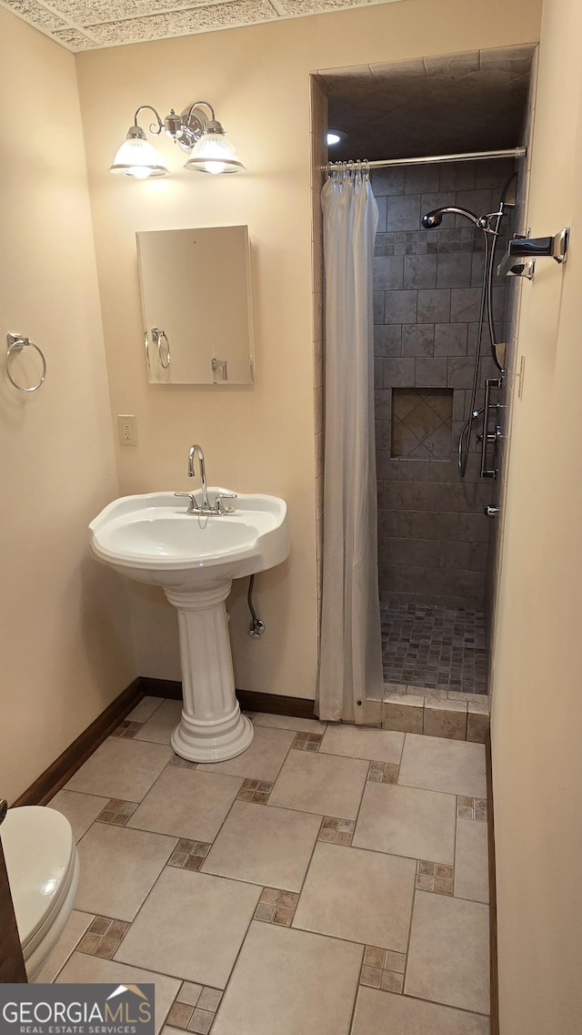 396 Greenleaf Dr, Lavonia, GA 30553 - full bath with a shower stall, toilet, and baseboards