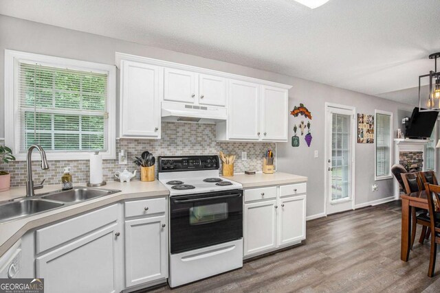169 Winding Valley Dr, Rockmart, GA 30153 - kitchen featuring white electric range, under cabinet range hood, dark wood-style flooring, tasteful backsplash, and a textured ceiling