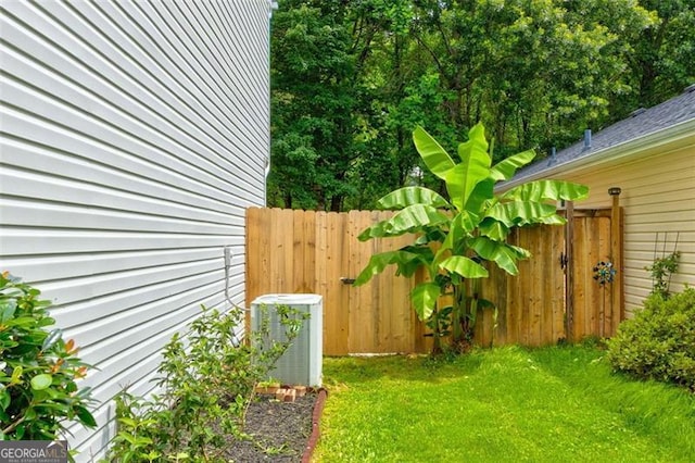 7006 Mahonia Pl, Lithonia, GA 30038 - view of yard with central air condition unit