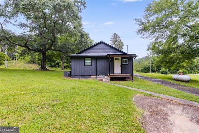 394 Knight Rd, Rockmart, GA 30153 - bungalow with a front yard, crawl space, central AC, and covered porch