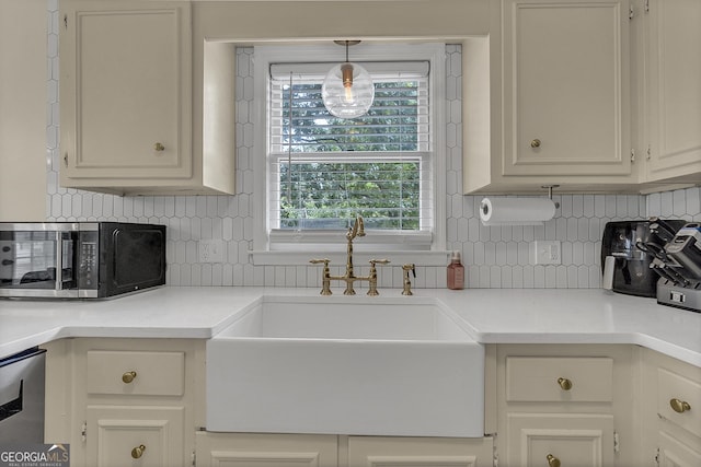 2715 N Doublegate Dr, Albany, GA 31721 - kitchen with stainless steel appliances, plenty of natural light, light countertops, and tasteful backsplash