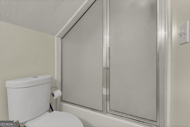 2715 N Doublegate Dr, Albany, GA 31721 - bathroom featuring a textured ceiling and enclosed tub / shower combo