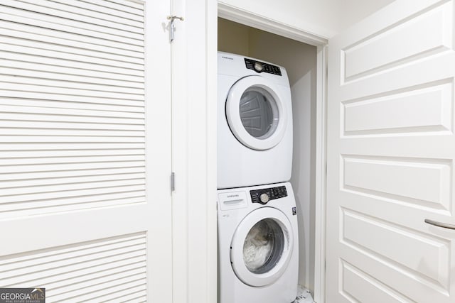 1080 Peachtree St NE Unit 2116, Atlanta, GA 30309 - laundry room with stacked washer and clothes dryer