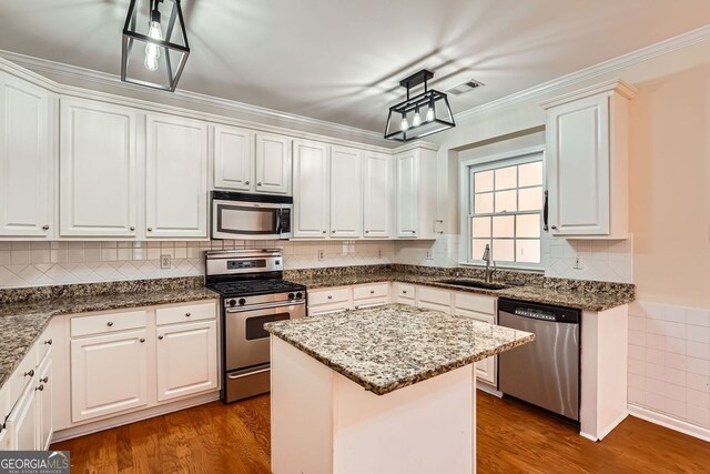 1713 Paramore Pl NE, Marietta, GA 30062 - kitchen featuring appliances with stainless steel finishes, white cabinets, and crown molding