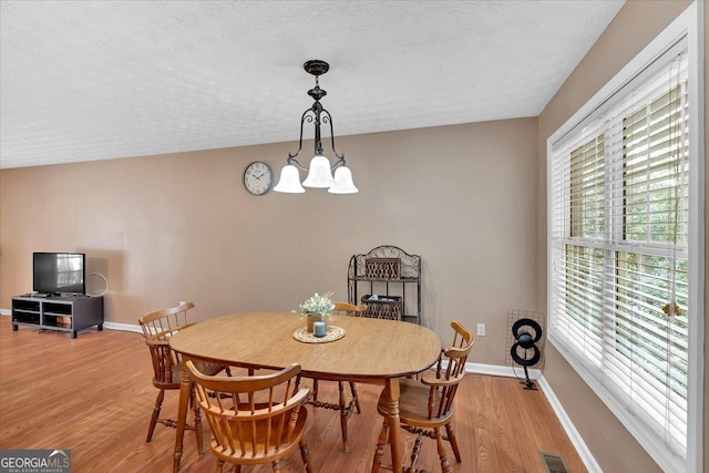 11 Chestnut St, Cartersville, GA 30120 - dining space featuring plenty of natural light, light wood-style floors, baseboards, a chandelier, and a textured ceiling