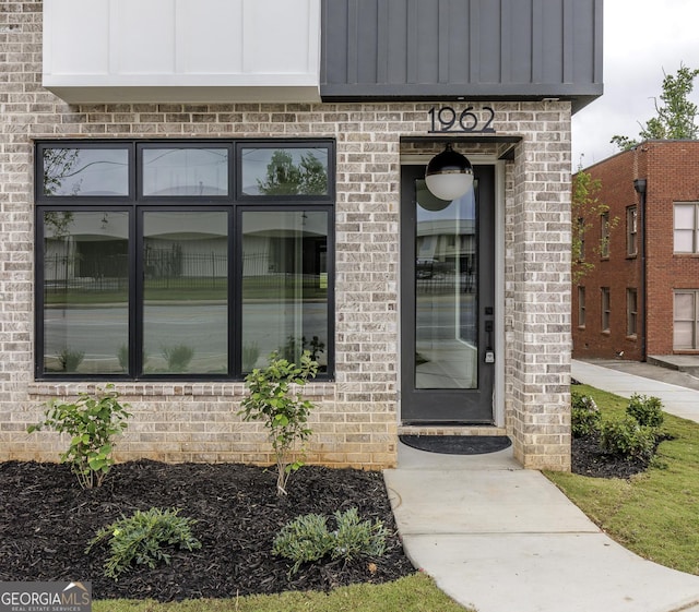 1962 8th St, Chamblee, GA 30341 - property entrance featuring brick siding