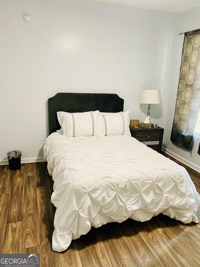 870 Mayson Turner Rd Unit 1207, Atlanta, GA 30314 - bedroom with wood finished floors and baseboards