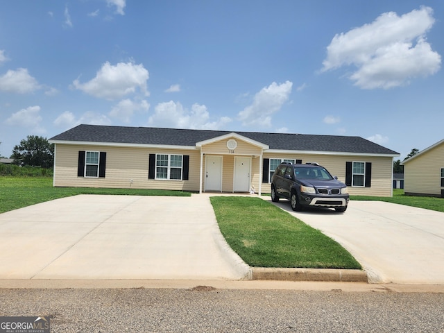 106 Ronald Pride Blvd, Fort Valley, GA 31030 - ranch-style home featuring driveway, a front yard, and roof with shingles