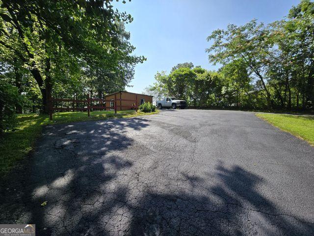 81 Shrader Ln, Ringgold, GA 30736 - view of front facade featuring uncovered parking