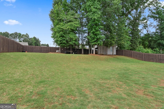 836 Hawkins Creek Dr, Jefferson, GA 30549 - fenced backyard featuring a storage unit