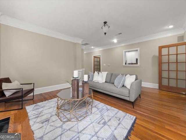 121 Fulton Way SE, Atlanta, GA 30312 - living area featuring crown molding, wood finished floors, baseboards, and recessed lighting