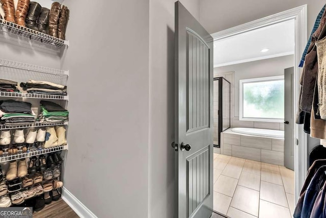 2980 Beards Rd, Buford, GA 30518 - bathroom with a bath, a closet, and crown molding