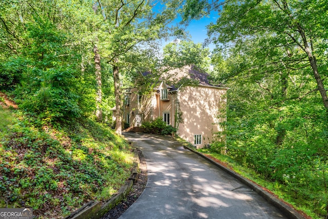 5105 Jett Forest Trl NW, Sandy Springs, GA 30327 - view of side of home with driveway and stucco siding