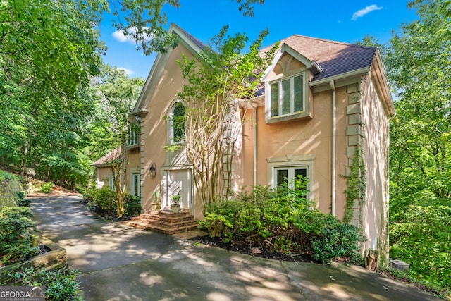 5105 Jett Forest Trl NW, Sandy Springs, GA 30327 - view of front of home with stucco siding and roof with shingles